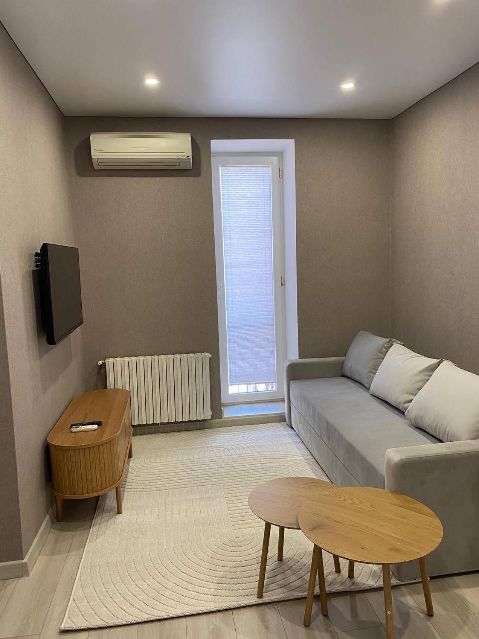 Apartpoltava Двокімнатні Апартаменти З Джакузі Біля Листопаду Esterno foto